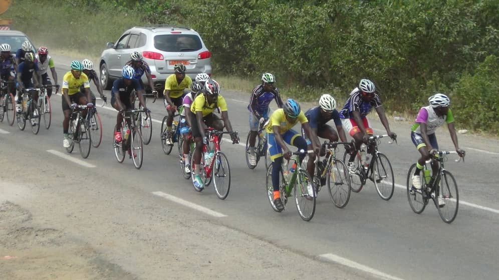 Cyclisme : Kuere Nounawé Rodrigue ralenti la cadence et Éric Kuissi sort le grand jeu au cours de la 10ème étape de la transca 2020
