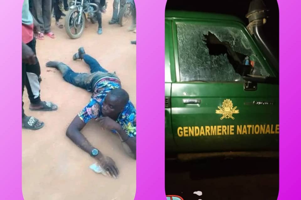 NGORO… Un moto taxi man prend  »lachement » une balle au pied et la foule se défoule sur la voiture de la gendarmerie….