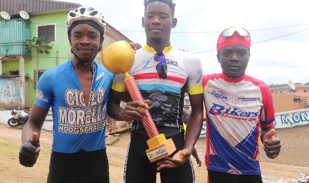Cyclisme :  Achega au coude à coude avec Progiciel de Zang Joel, qui conserve le maillot jaune au cours du 3ème « ça me dit vélo »