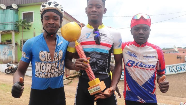 Cyclisme :  Achega au coude à coude avec Progiciel de Zang Joel, qui conserve le maillot jaune au cours du 3ème « ça me dit vélo »