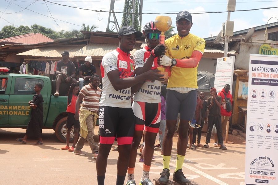 CYCLISME : Transca 14 – Abdourahman Amadou sacré vainqueur final et successeur d&rsquo;Yvan Djonkou