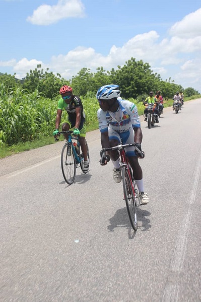 CYCLISME : Transca 14 – Coup double pour Achega VC entre Figuil et Garoua grâce à Jordan Fogou