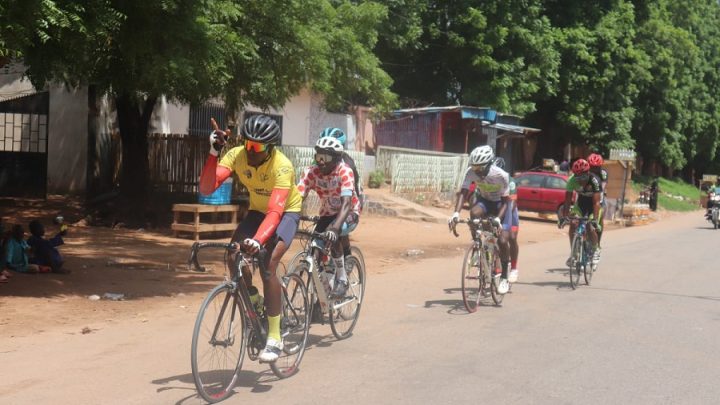 CYCLISME : Transca 14 – Quand la négligence du peloton offre la victoire en solitaire au maillot jaune Abdourahman