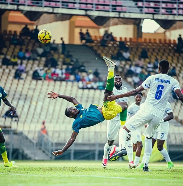 FOOTBALL : Coupe de la Confédération CAF – Panthère du Ndé concède le nul face à Rayon Sports lors de la manche aller