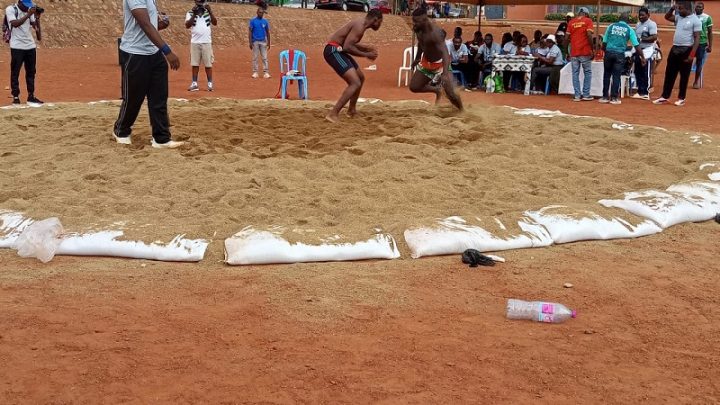 LUTTE : Coupe du Cameroun 2026 – Le Stade Malien d&rsquo;Anguissa consacre le rassemblement des dix ligues et le renouveau de la discipline