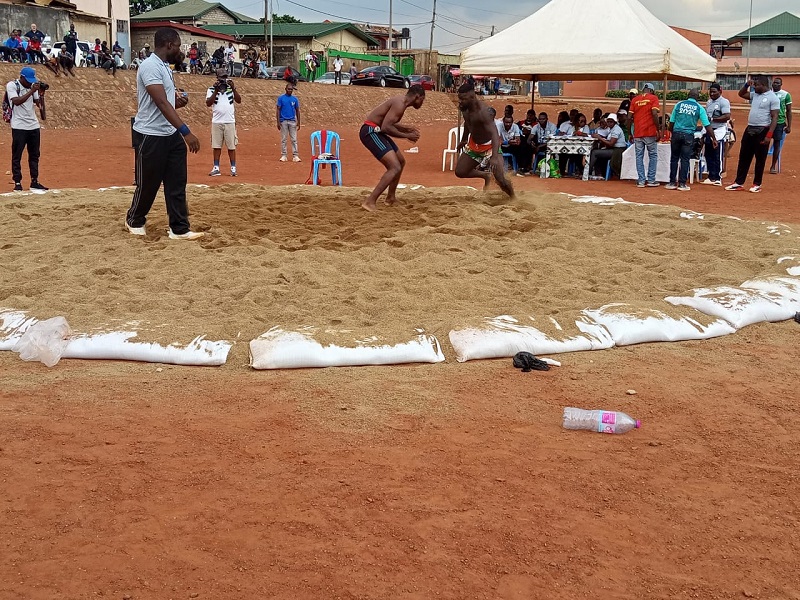 LUTTE : Coupe du Cameroun 2026 – Le Stade Malien d&rsquo;Anguissa consacre le rassemblement des dix ligues et le renouveau de la discipline